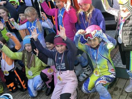 Smučarke in smučarji zaključili sezono (1)